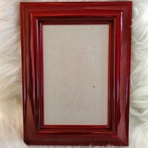 Red photo frame‎